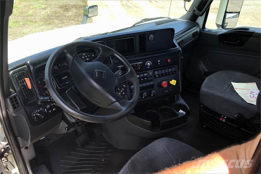 International LT625 6x4 Prime Movers