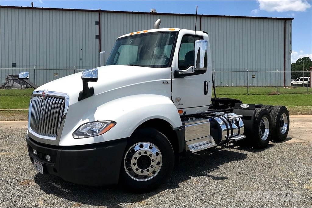 International LT625 6x4 Prime Movers