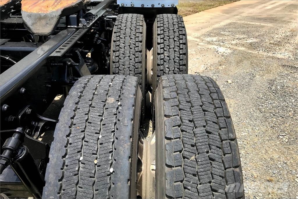 International LT625 6x4 Prime Movers