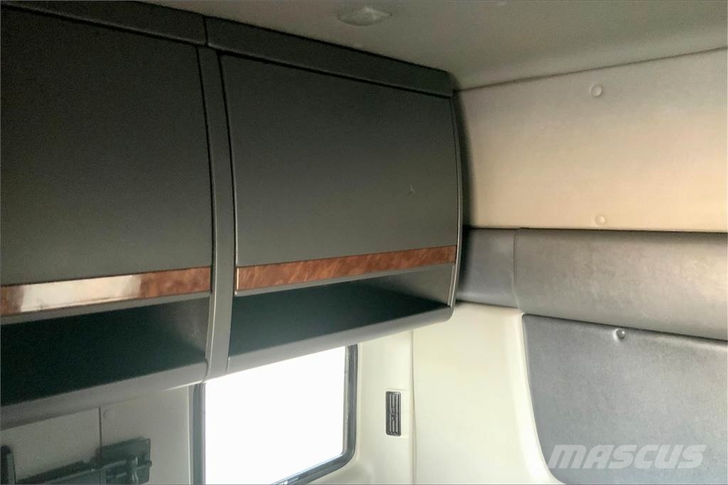 International LT625 6x4 Prime Movers