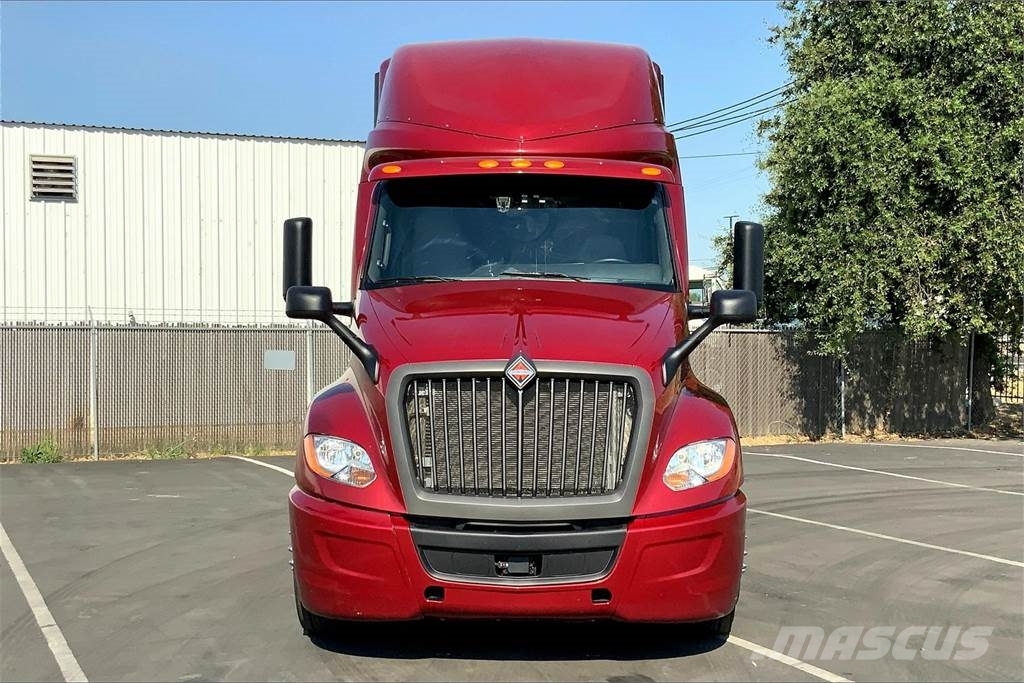 International LT625 6x4 Prime Movers