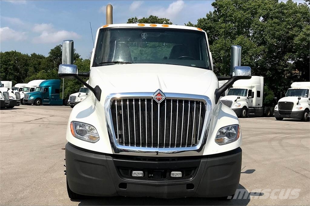 International LT625 6x4 Prime Movers