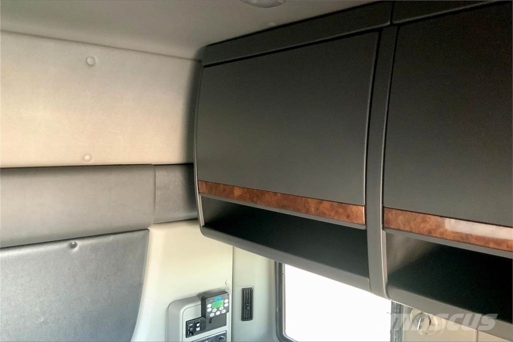 International LT625 6x4 Prime Movers