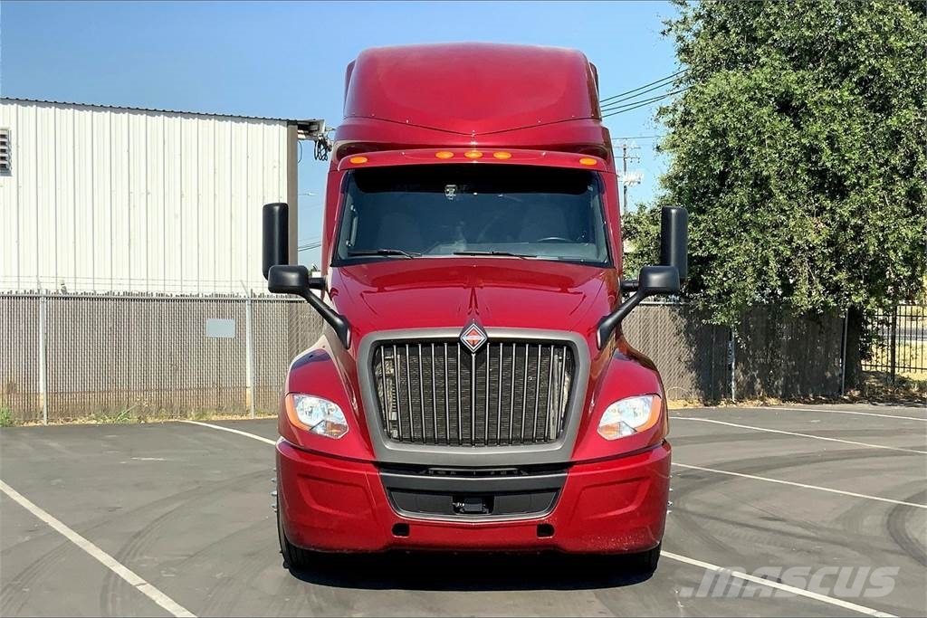 International LT625 6x4 Prime Movers