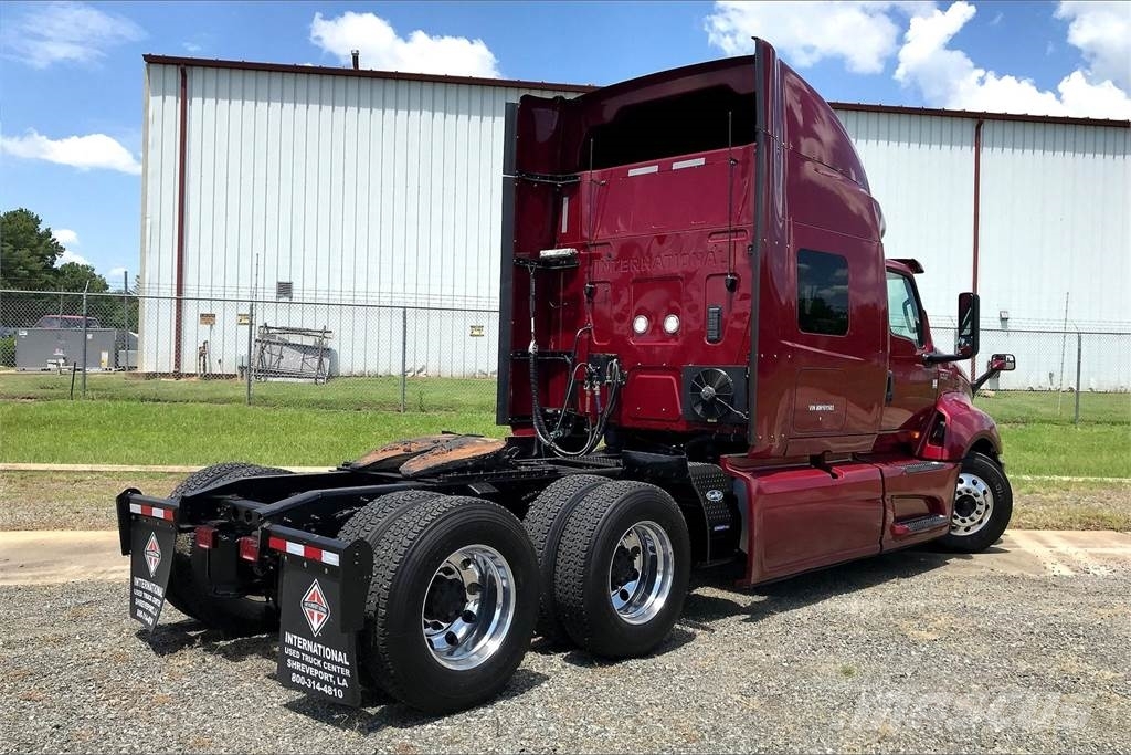 International LT625 6x4 Prime Movers