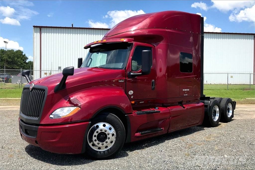 International LT625 6x4 Prime Movers