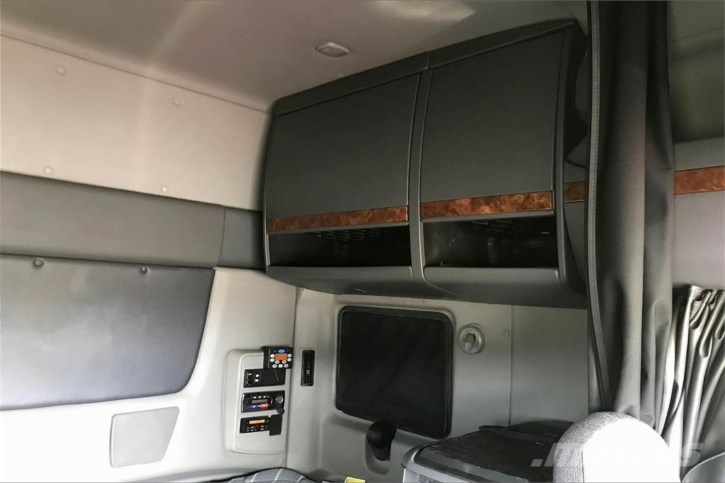 International LT625 6x4 Prime Movers