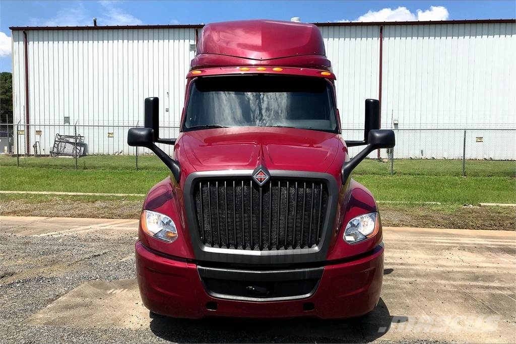 International LT625 6x4 Prime Movers