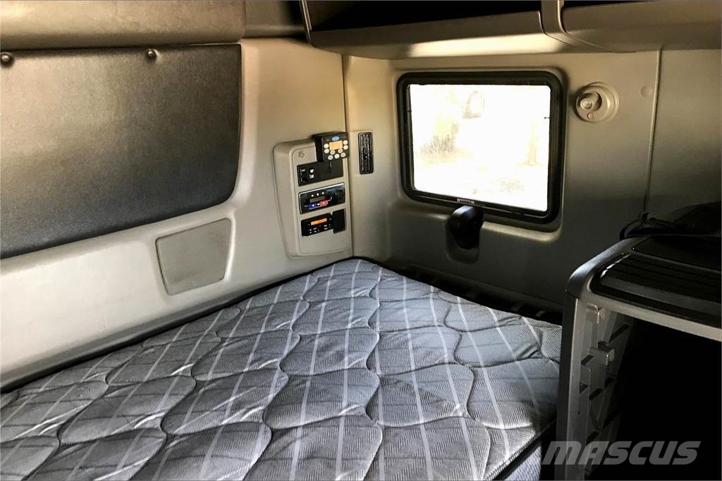 International LT625 6x4 Prime Movers