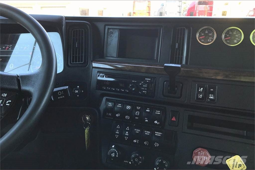 International LT625 6x4 Prime Movers
