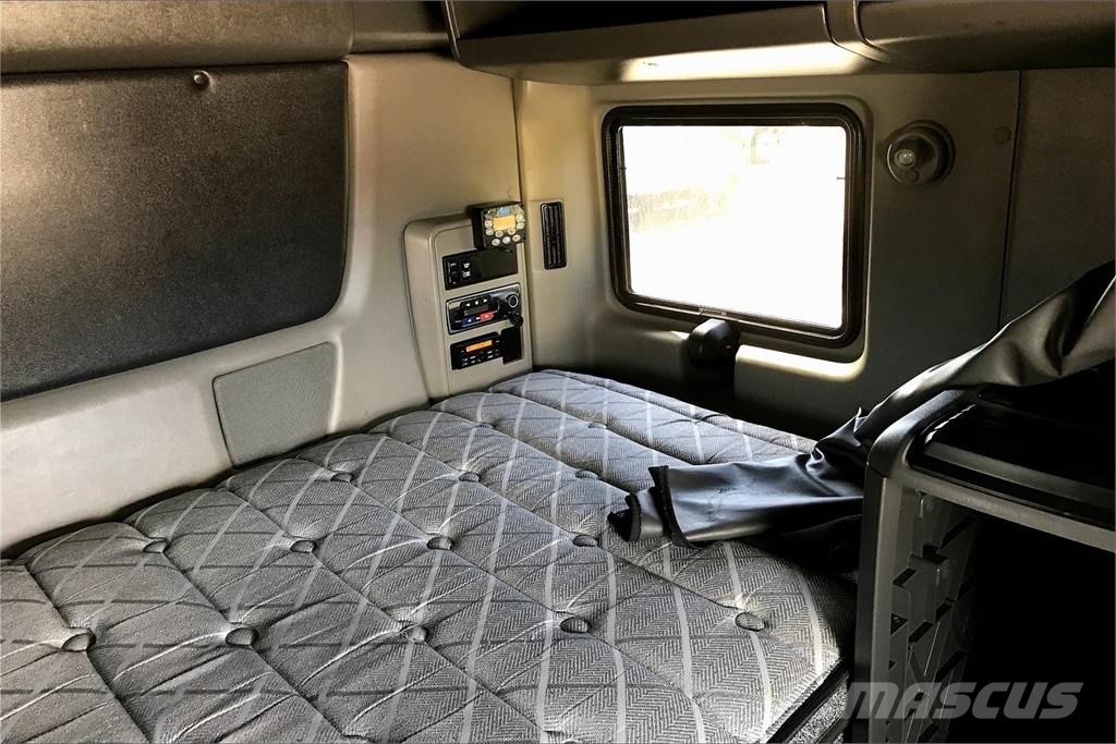 International LT625 6x4 Prime Movers