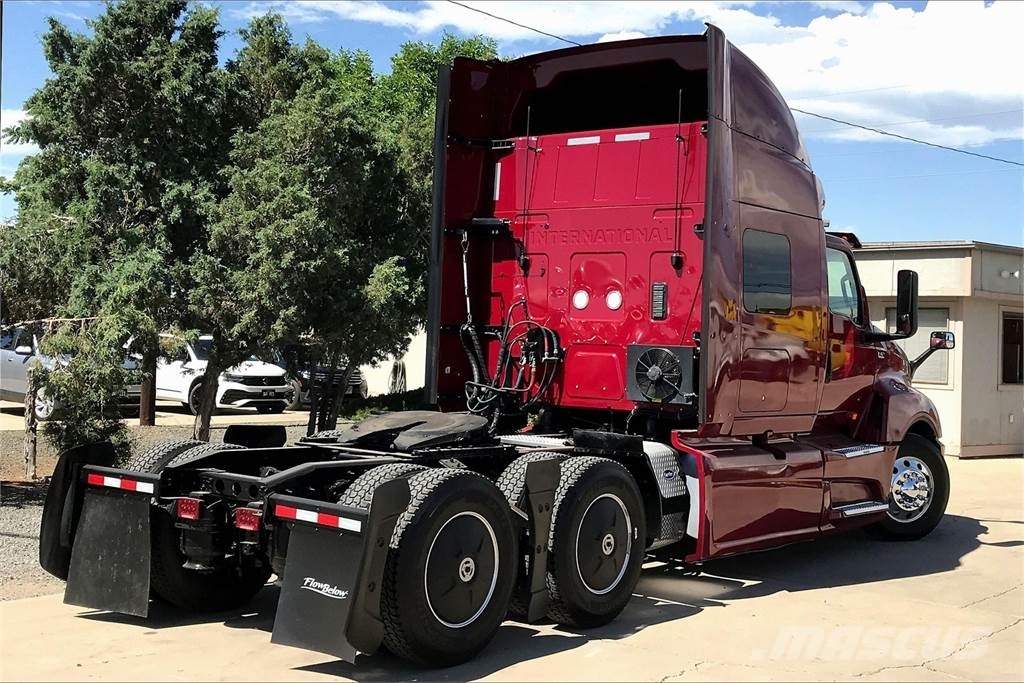 International LT625 6x4 Prime Movers