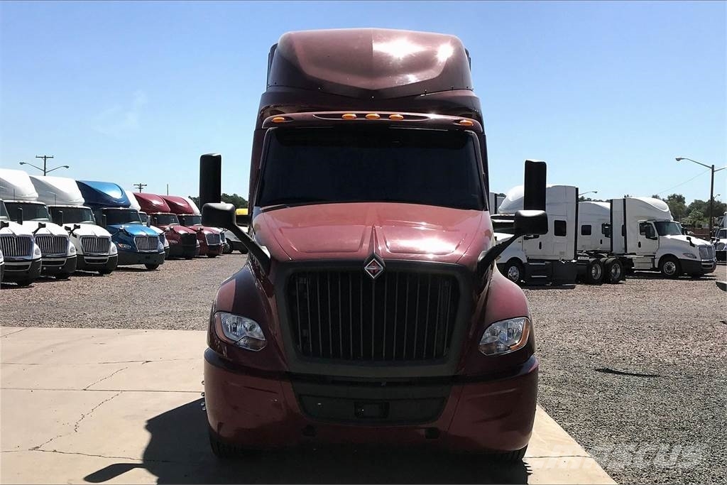 International LT625 6x4 Prime Movers