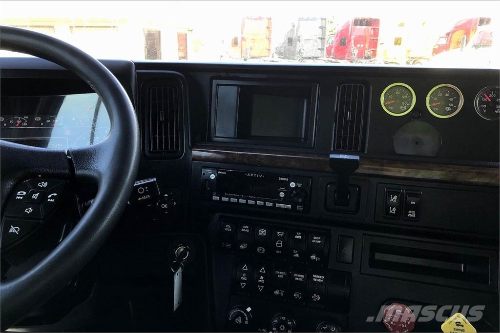 International LT625 6x4 Prime Movers