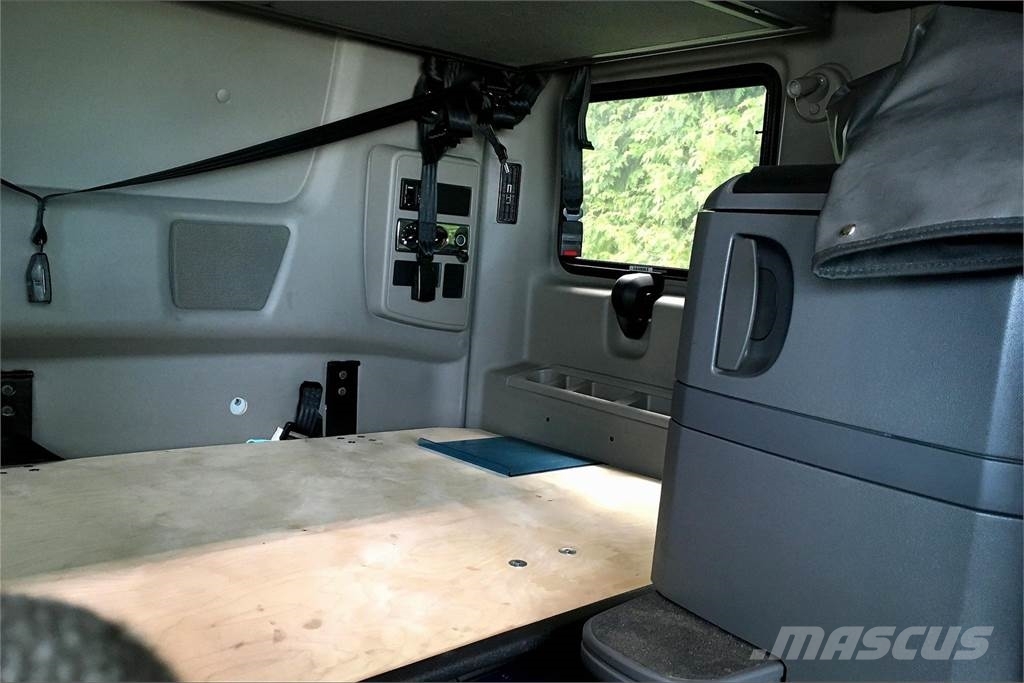International LT625 6x4 Prime Movers