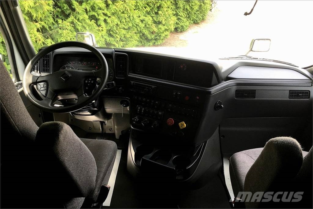 International LT625 6x4 Prime Movers