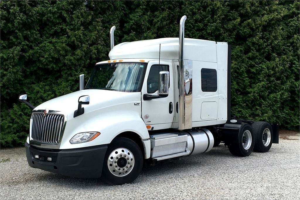 International LT625 6x4 Prime Movers