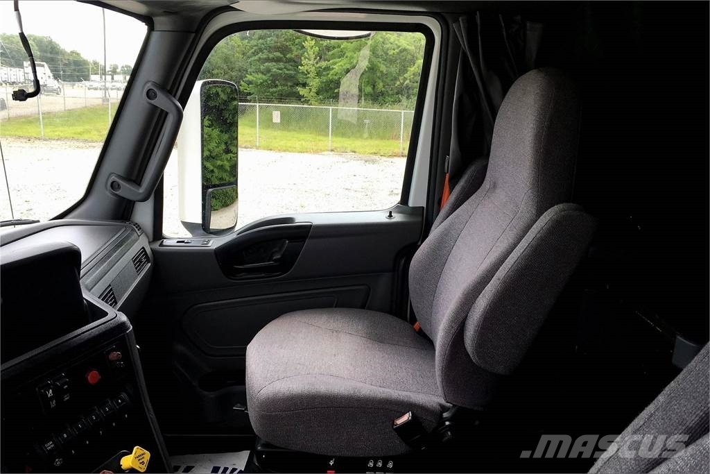 International LT625 6x4 Prime Movers