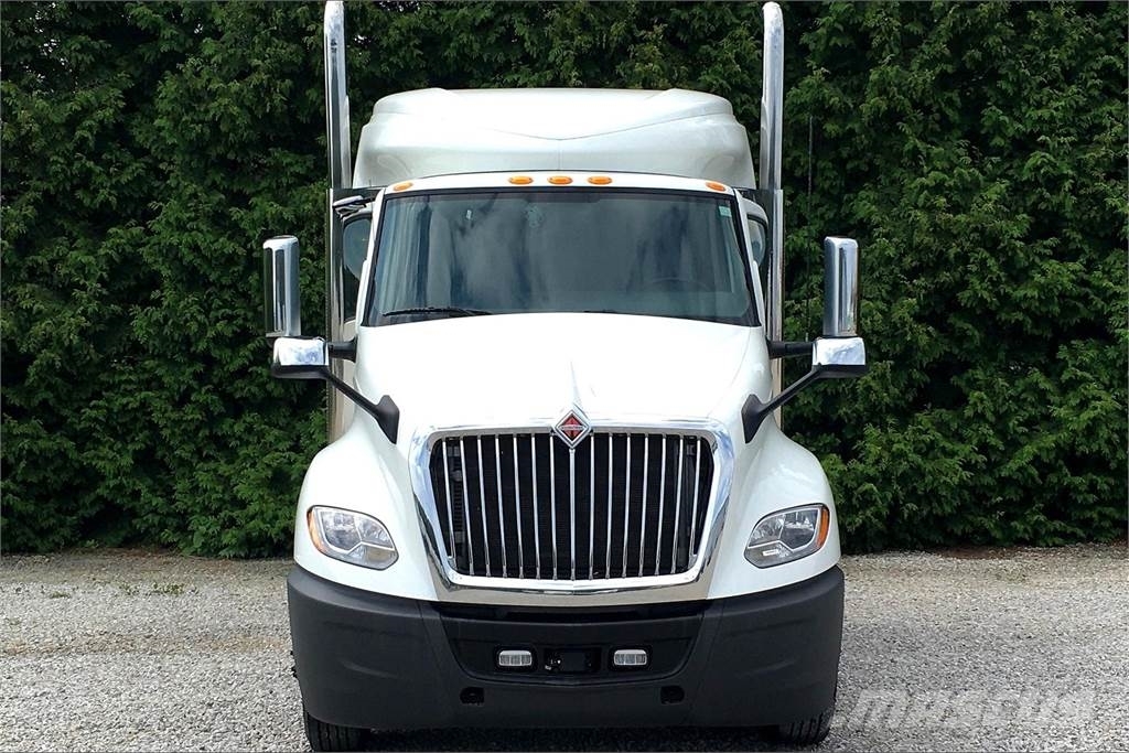 International LT625 6x4 Prime Movers