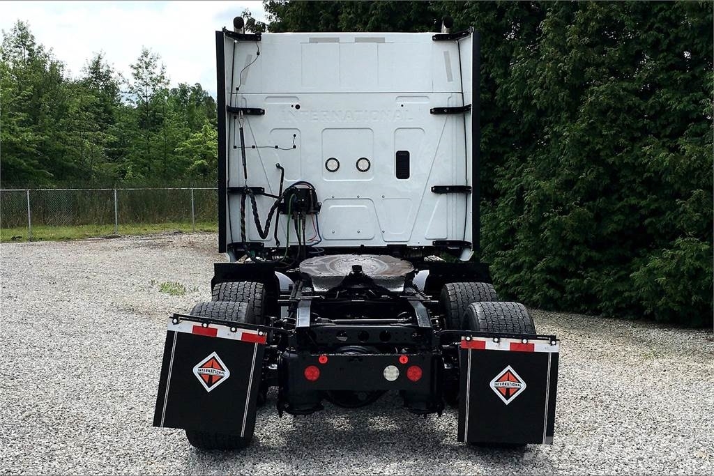 International LT625 6x4 Prime Movers