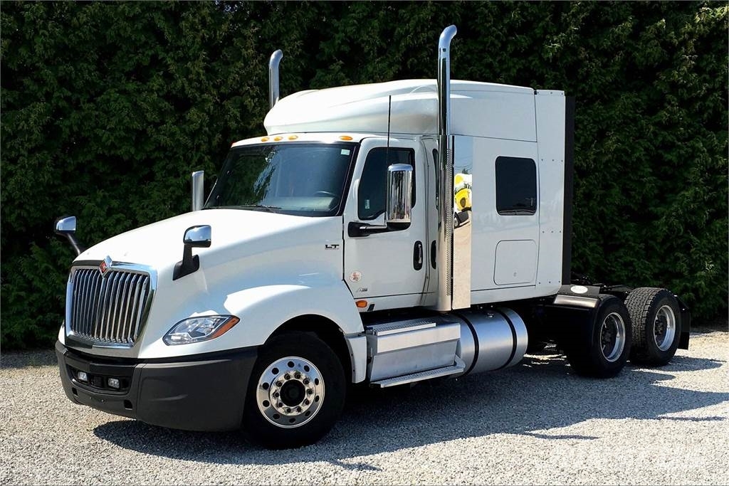 International LT625 6x4 Prime Movers