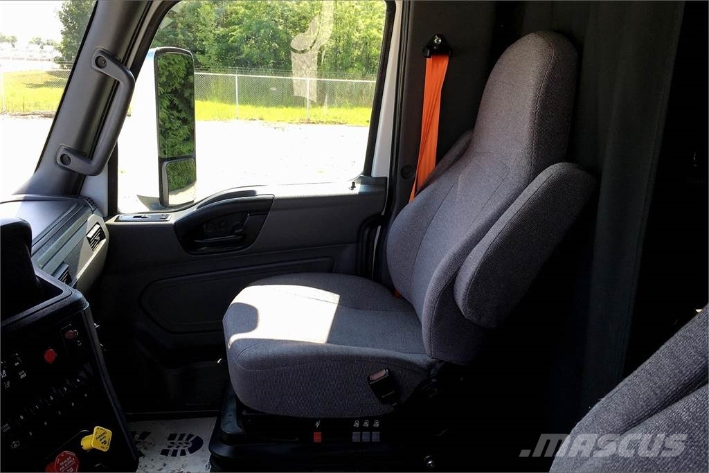 International LT625 6x4 Prime Movers