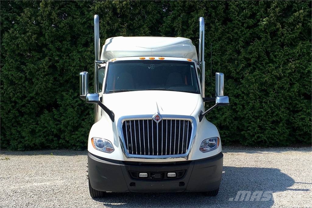 International LT625 6x4 Prime Movers