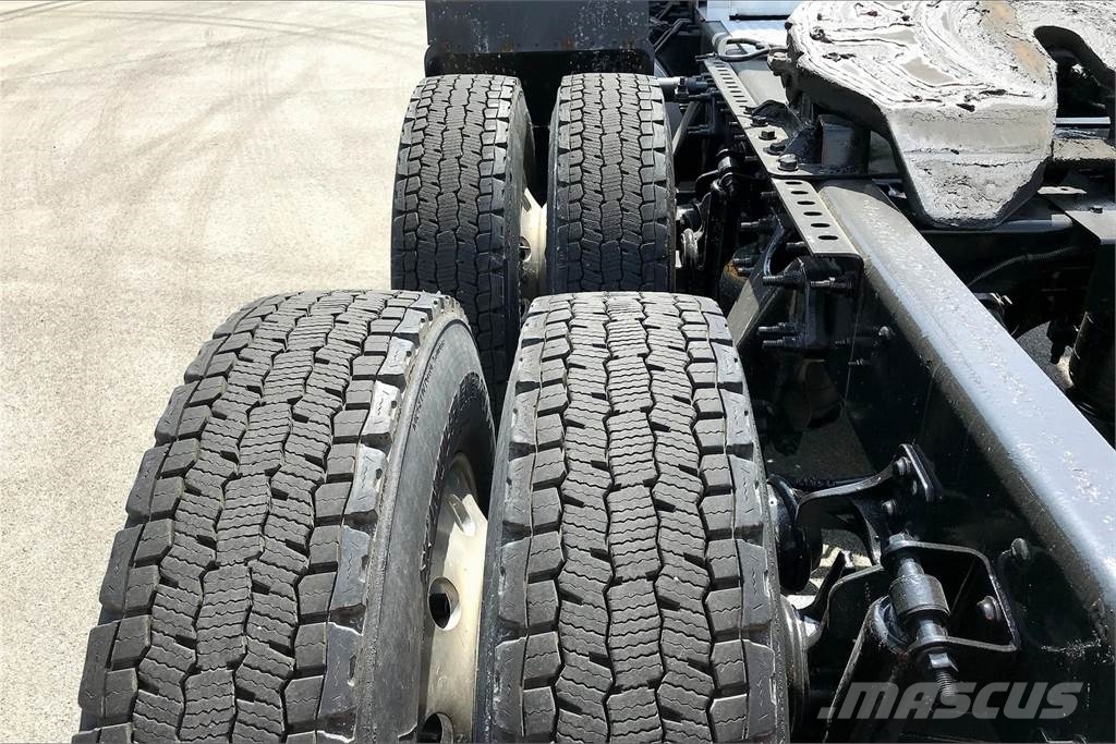 International LT625 6x4 Prime Movers