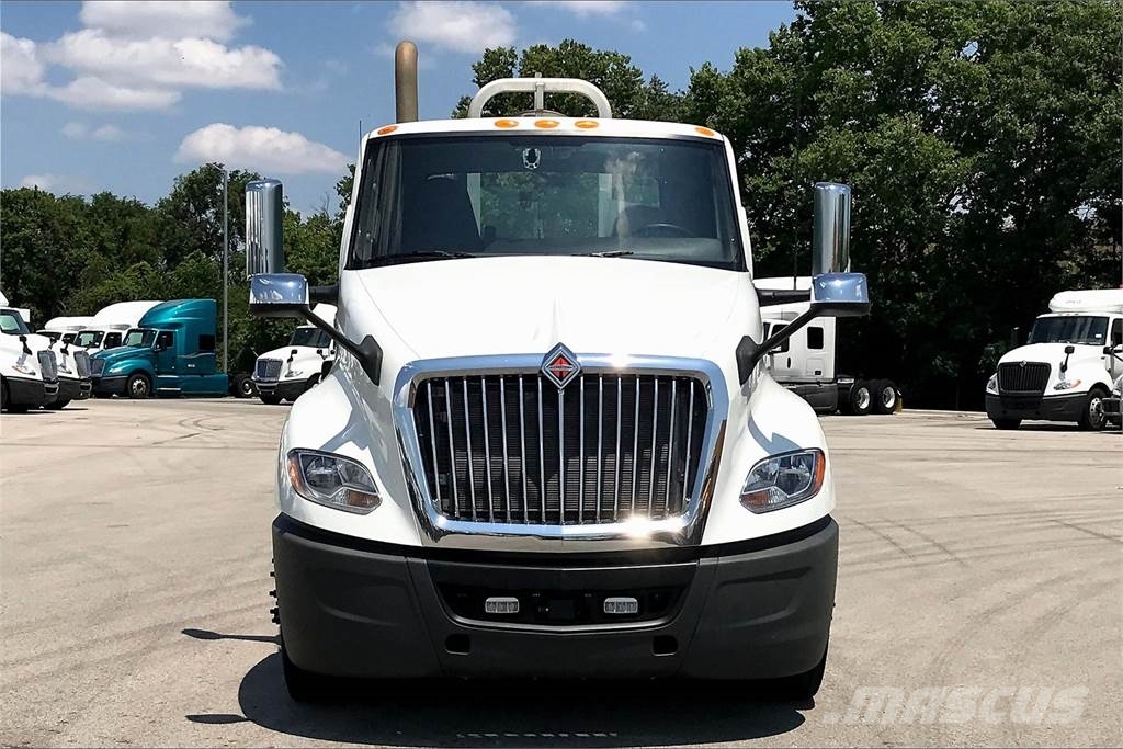 International LT625 6x4 Prime Movers