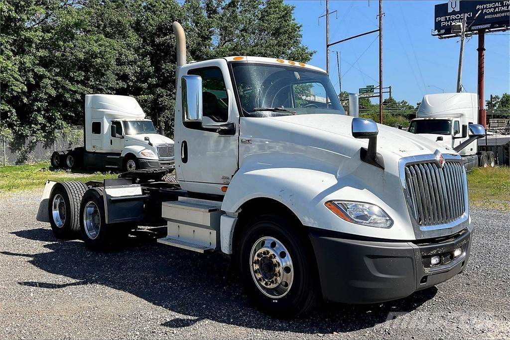 International LT625 6x4 Prime Movers