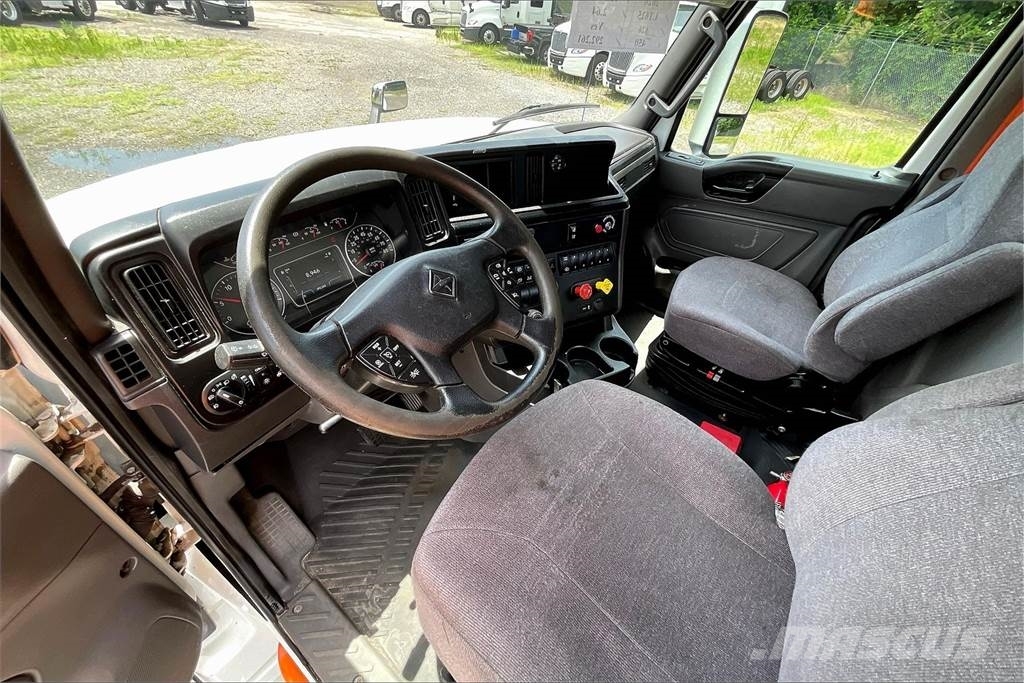 International LT625 6x4 Prime Movers