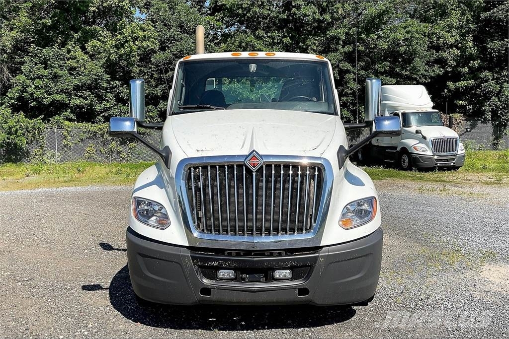 International LT625 6x4 Prime Movers