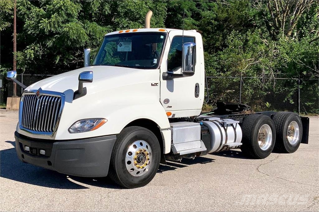 International LT625 6x4 Prime Movers
