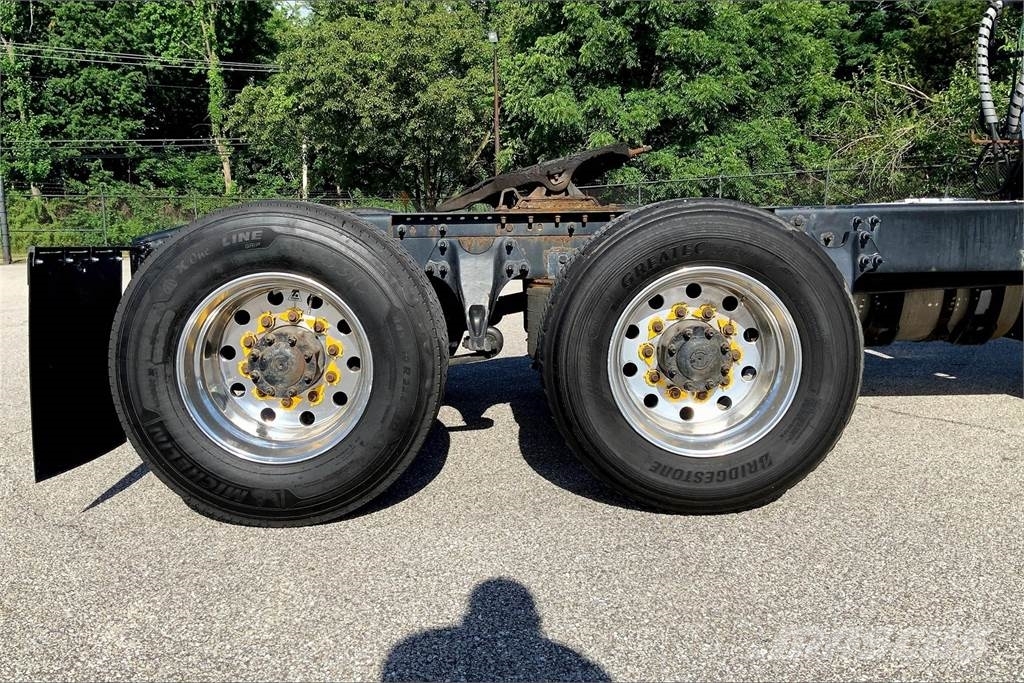 International LT625 6x4 Prime Movers