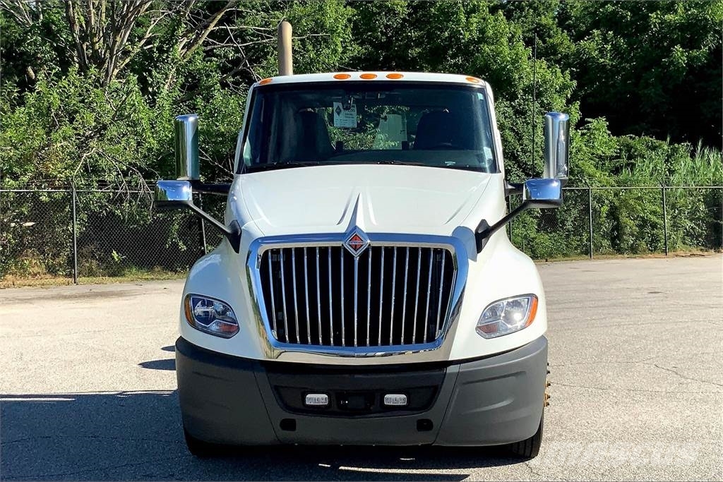 International LT625 6x4 Prime Movers