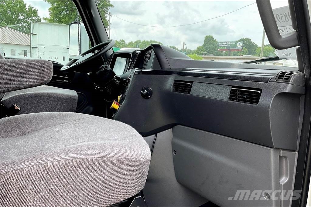 International LT625 6x4 Prime Movers