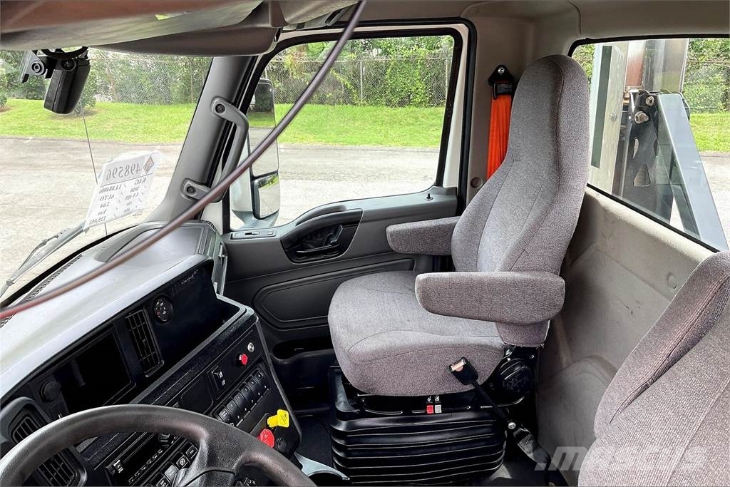International LT625 6x4 Prime Movers