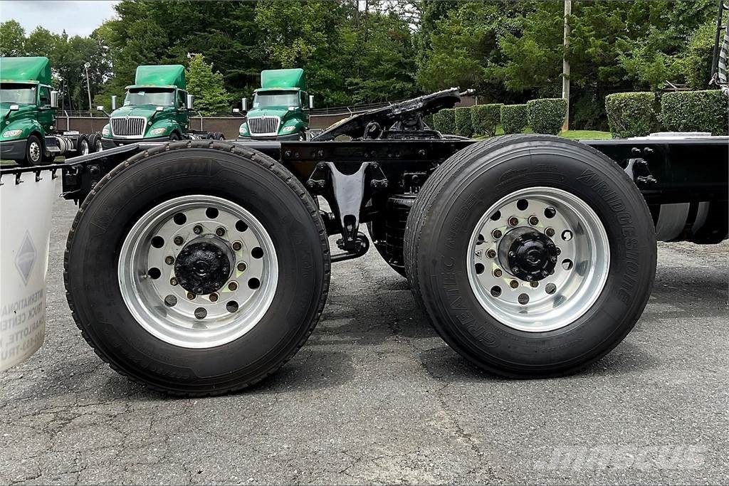 International LT625 6x4 Prime Movers