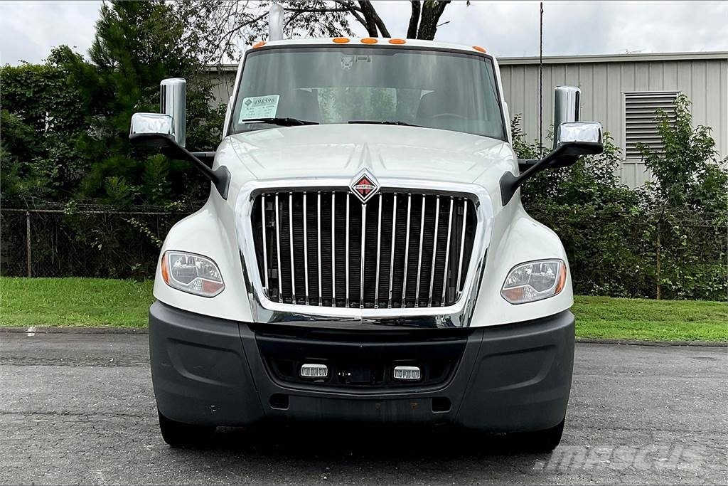 International LT625 6x4 Prime Movers