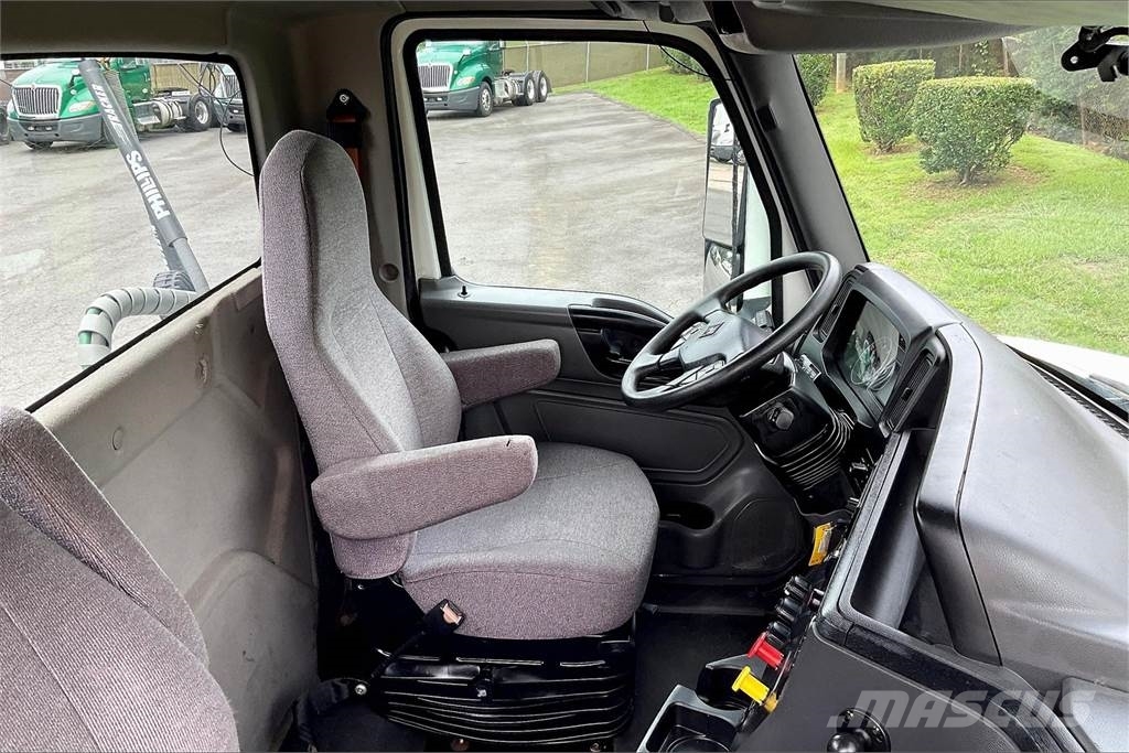 International LT625 6x4 Prime Movers