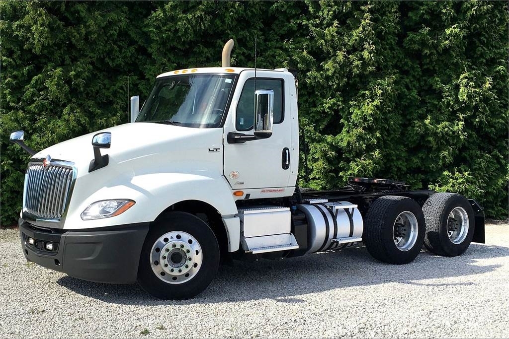 International LT625 6x4 Prime Movers