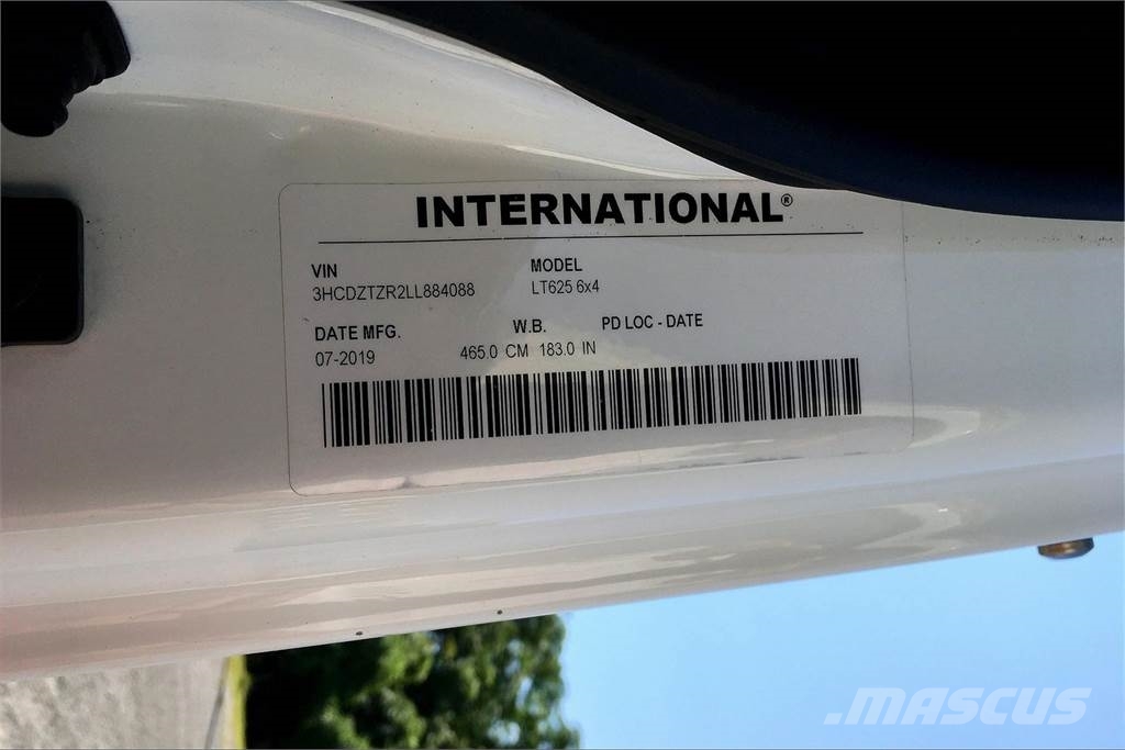 International LT625 6x4 Prime Movers