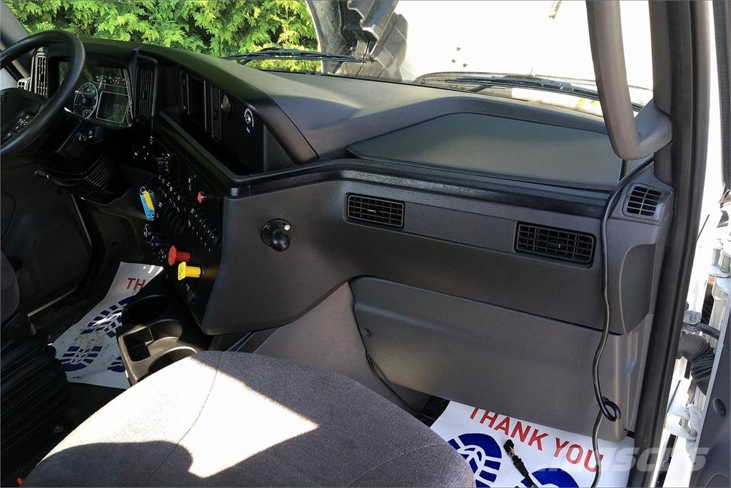 International LT625 6x4 Prime Movers
