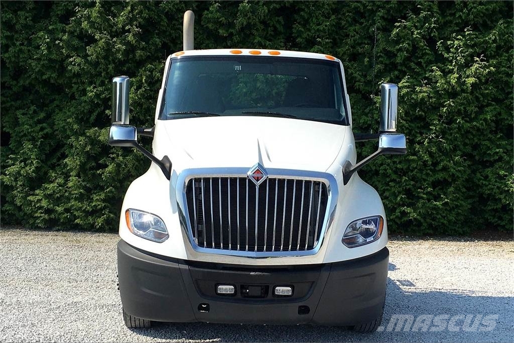 International LT625 6x4 Prime Movers