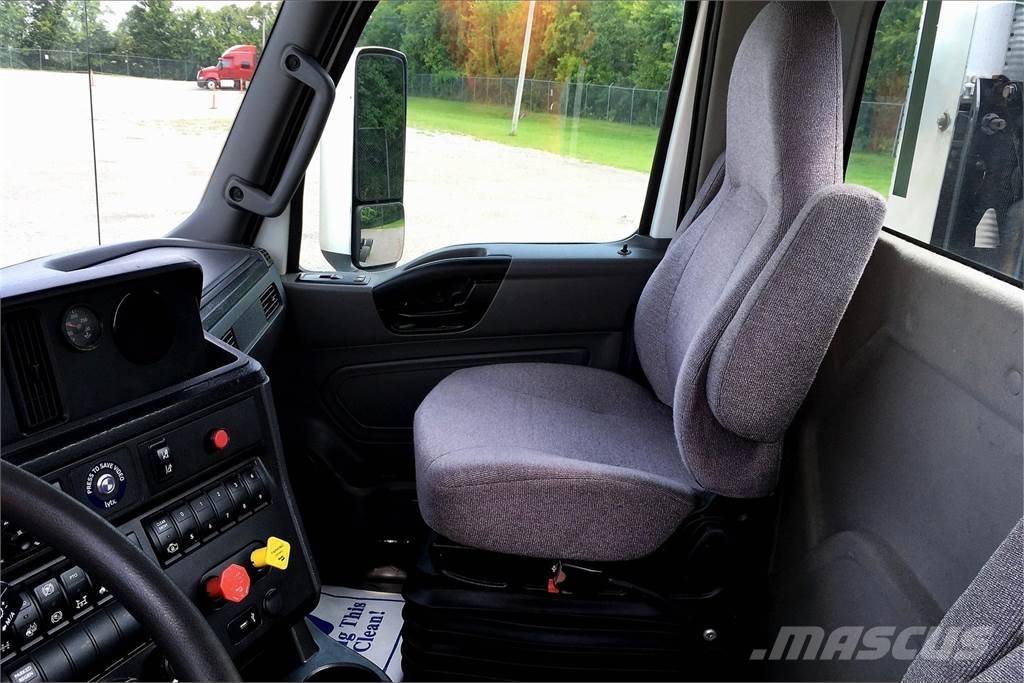 International LT625 6x4 Prime Movers
