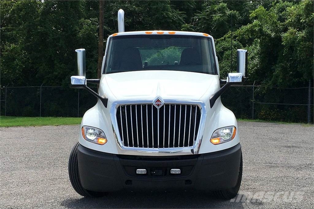 International LT625 6x4 Prime Movers