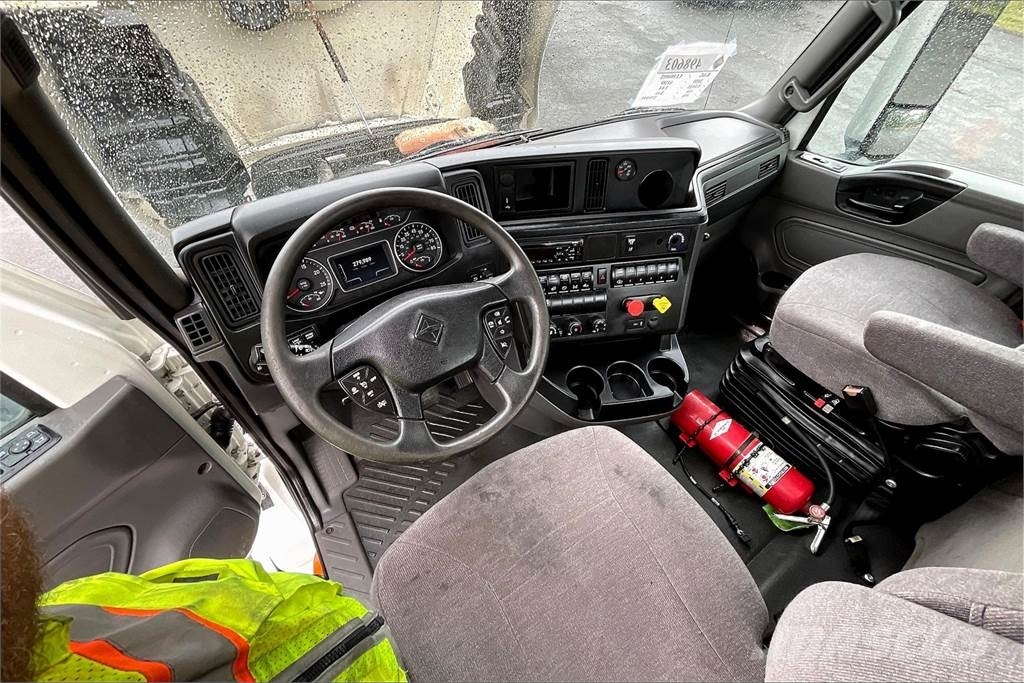 International LT625 6x4 Prime Movers