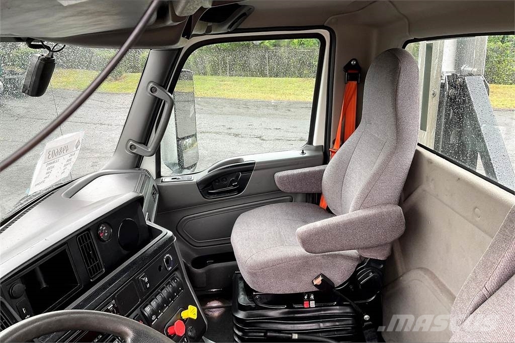 International LT625 6x4 Prime Movers