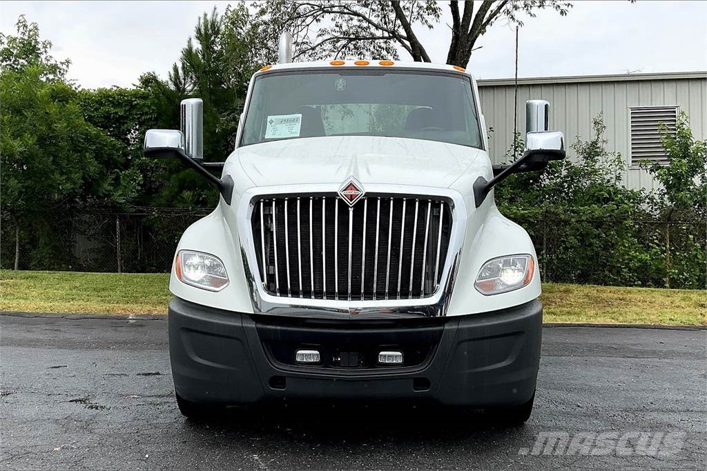 International LT625 6x4 Prime Movers