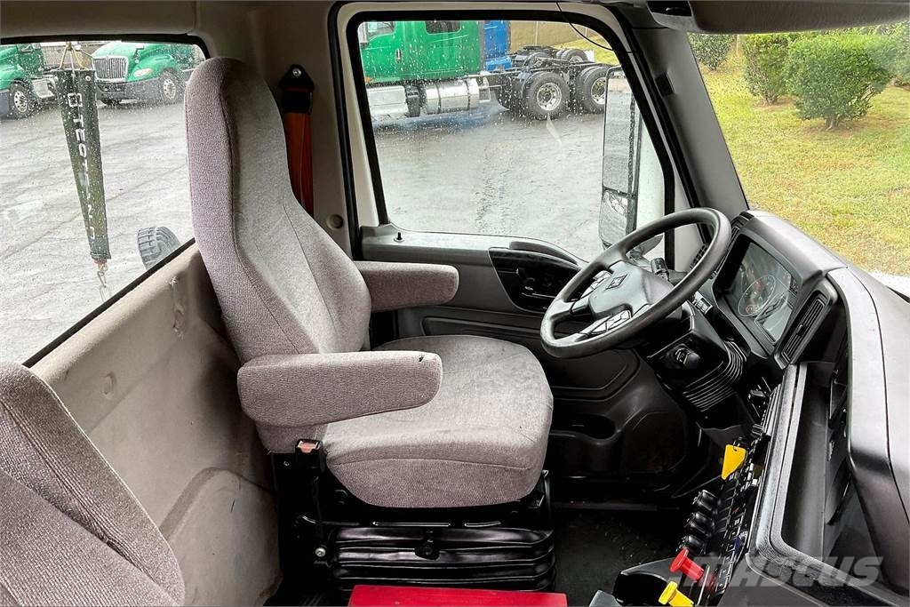 International LT625 6x4 Prime Movers